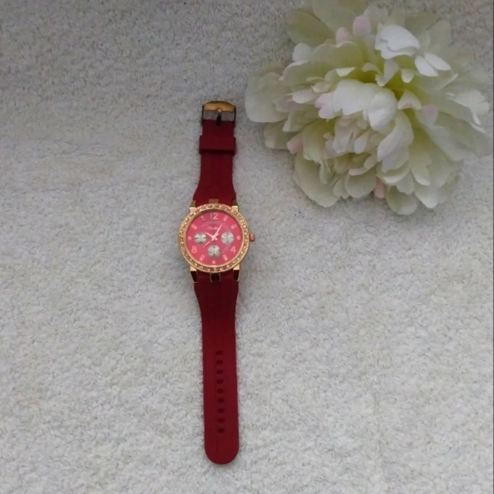 3/$10 🌟 Red, Ladies Fashion Watch - Picture 2 of 10
